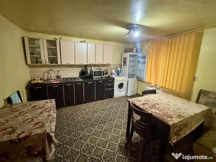 Casă cu 2 camere cu Teren 850 Mp în Uroi