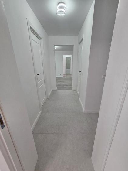 Apartament cu 3 camere semidecomandat în Cina