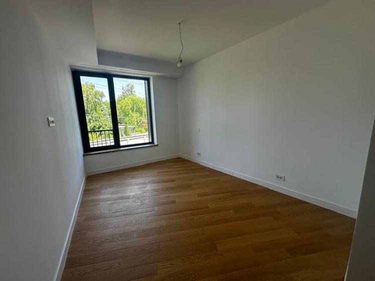 Apartament cu 4 camere decomandat, mobilat în Băneasa