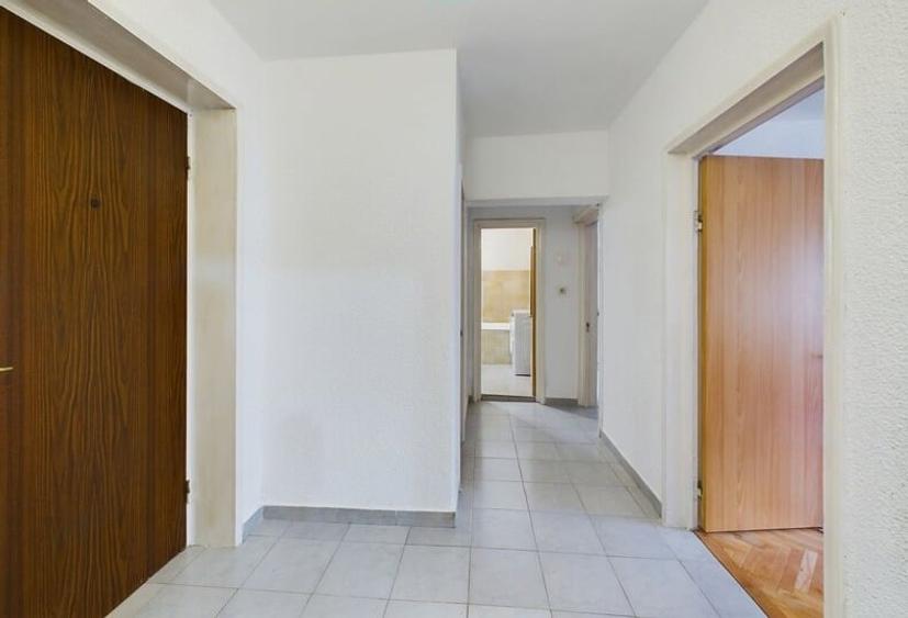 Apartament cu 2 camere decomandat, mobilat în P-ța Muncii