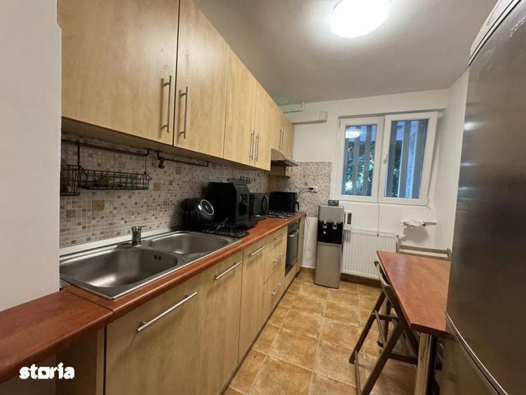 Spațiu comercial, de 47 mp, în Titan