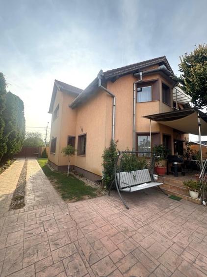Casă individuală cu 5 camere cu Canalizare în 6 Vânători