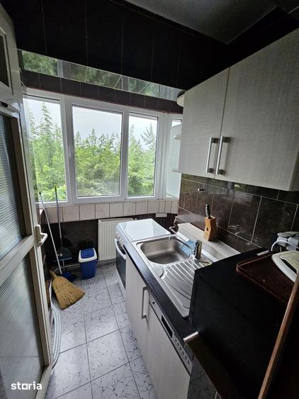 Apartament cu 3 camere decomandat în Calea București