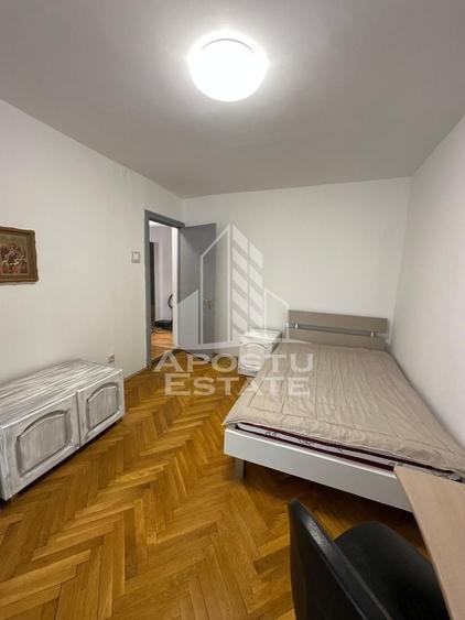 Apartament cu 3 camere decomandat în Complex Studențesc