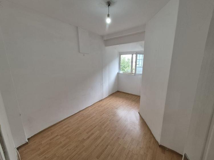 Garsonieră decomandată în Armeneasca