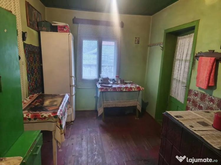 Casă cu 2 camere cu Teren 1600 Mp în Grămești