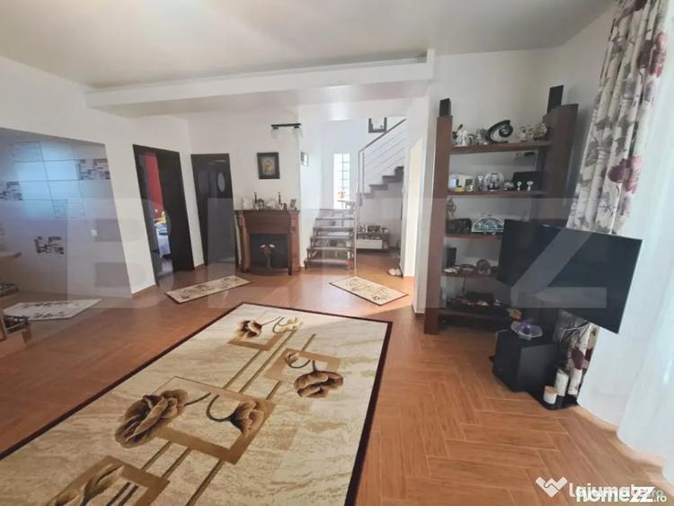 Casă cu 6 camere cu Teren 330 Mp în Central