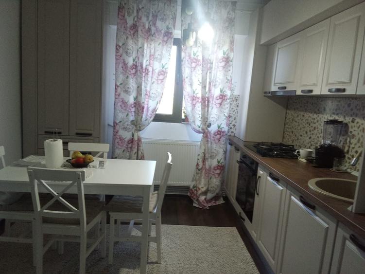 Apartament cu 2 camere decomandat în Democrației