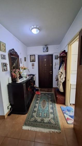 Apartament cu 4 camere decomandat în Berceni