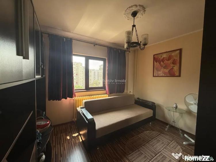 Apartament cu 3 camere decomandat în Tineretului
