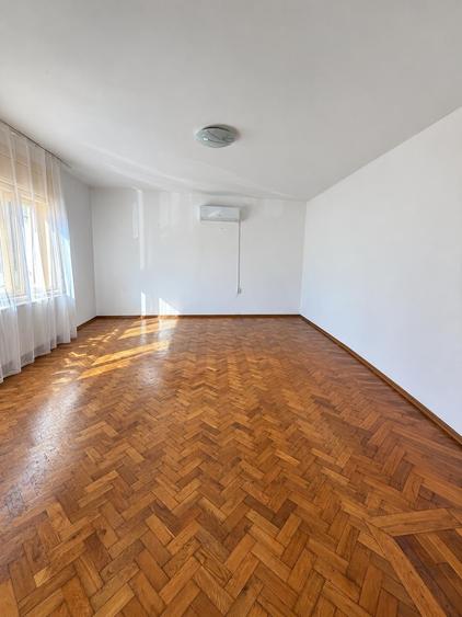 Casă individuală cu 3 camere cu Teren 200 Mp în Tolstoi