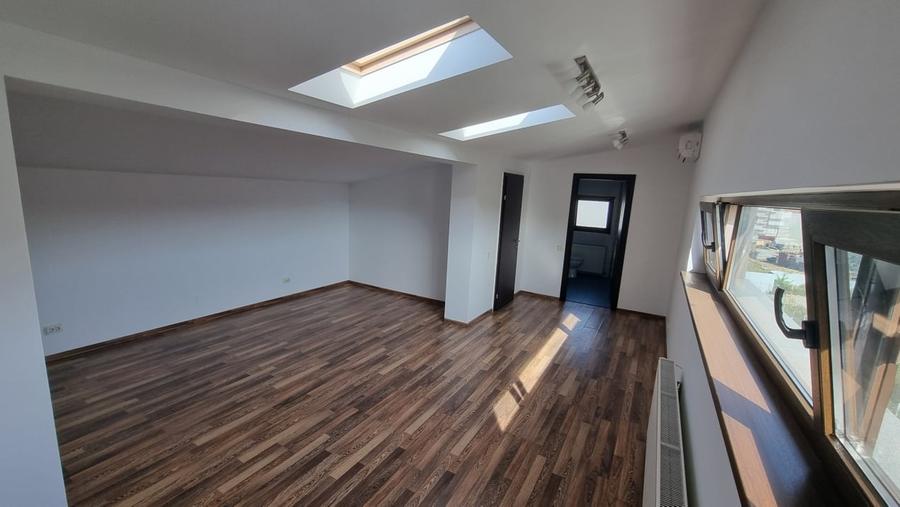 Casă cu 5 camere cu Canalizare în Pipera