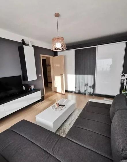 Apartament cu 2 camere decomandat în Tractorul