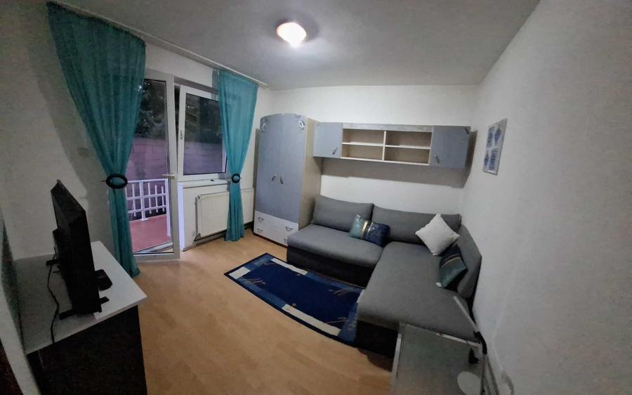 Garsonieră decomandată în Central