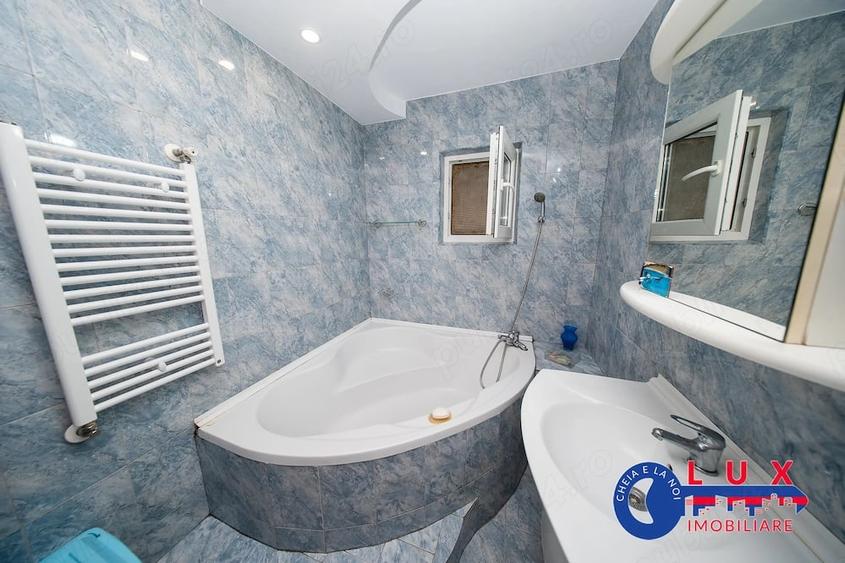 Apartament cu 3 camere decomandat în E3