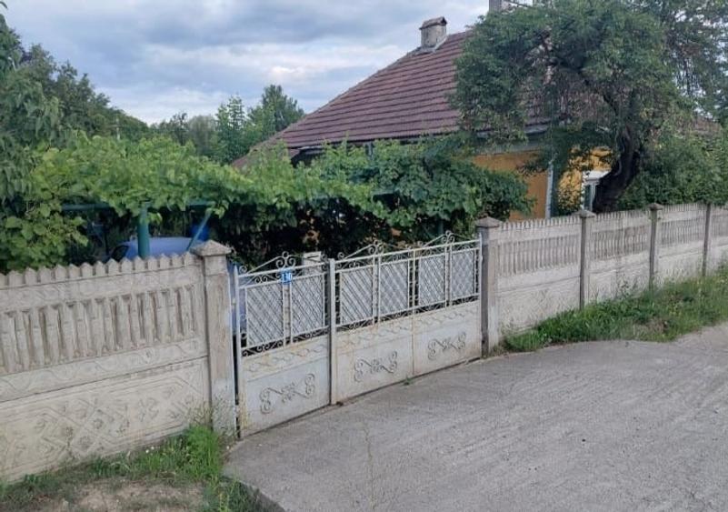 Casă individuală cu 4 camere în Lupoaia