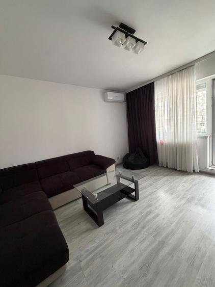 Apartament cu 2 camere decomandat în Apărătorii Patriei
