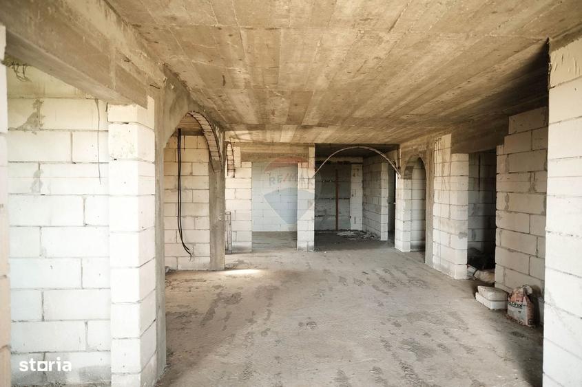 Casă cu 4 camere cu Teren 1674 Mp în Frătăuții Vechi