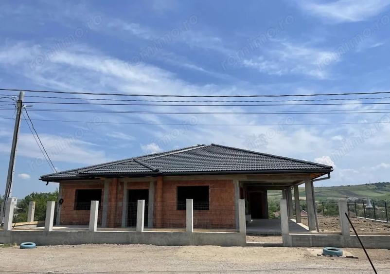 Casă cu 2 camere cu Teren 1800 Mp în Peștișu Mare