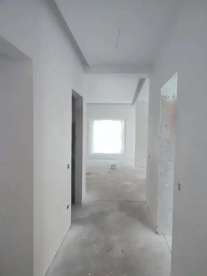 Casă cu 5 camere cu Teren 400 Mp în Tunari