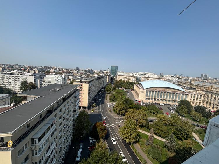 Apartament cu 3 camere semidecomandat în Sala Palatului
