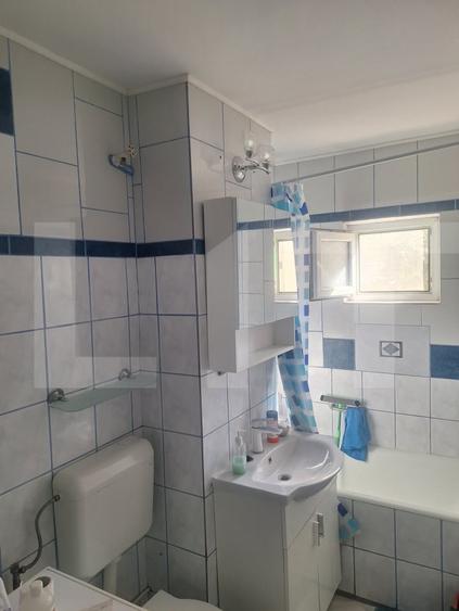 Apartament cu 3 camere semidecomandat, mobilat în Lugoj