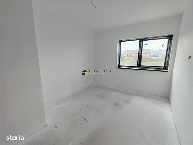 Casă cu 4 camere în Noua