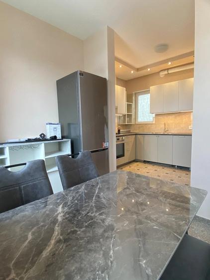 Apartament cu 4 camere decomandat în Central