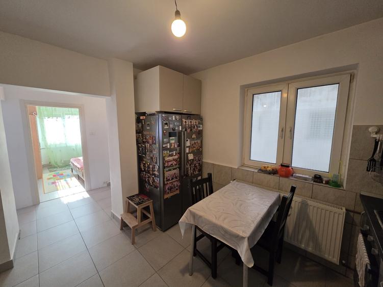 Apartament cu 3 camere decomandat, mobilat în Drumul Taberei