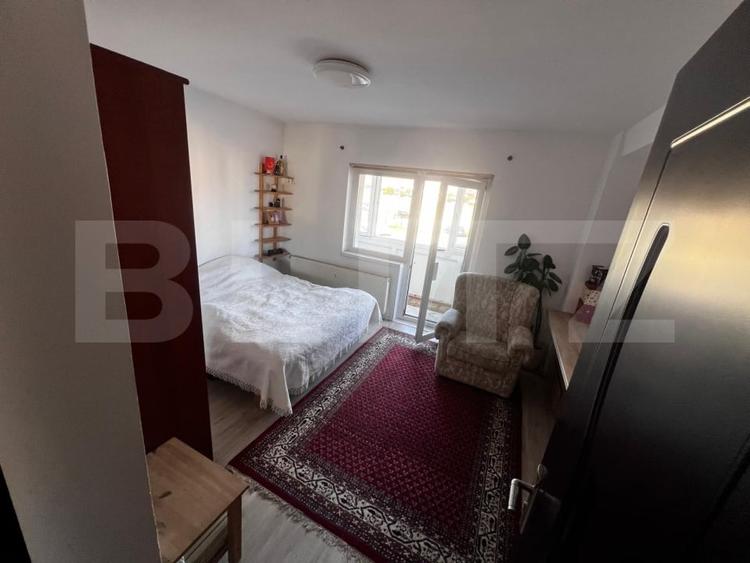Apartament cu 3 camere semidecomandat, mobilat în Codlea
