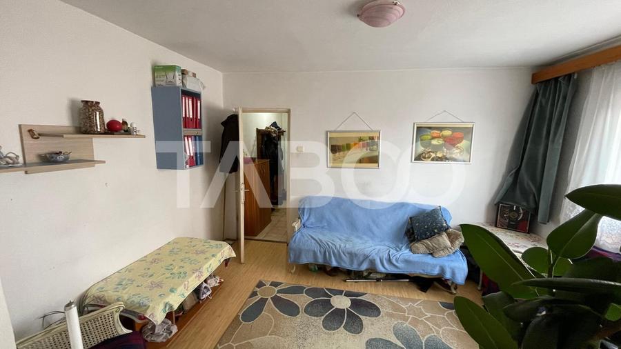 Apartament cu 2 camere nedecomandat, mobilat în Vasile Aaron