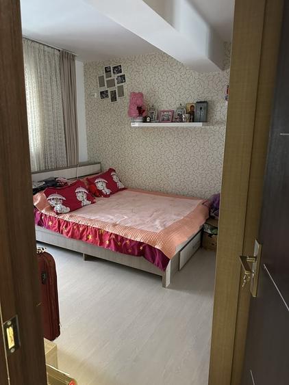 Apartament cu 2 camere decomandat în Roșu