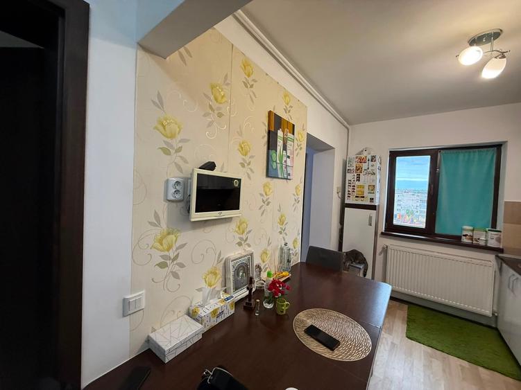 Apartament cu 3 camere decomandat în Gojdu