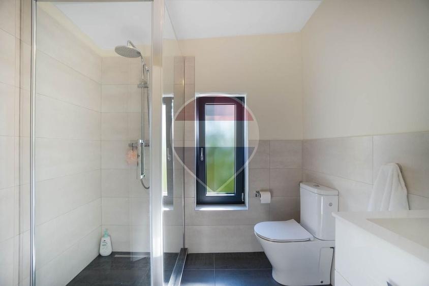 Casă individuală cu 3 camere cu Teren 1790 Mp în Predeluț