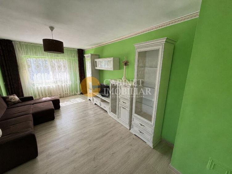 Apartament cu 3 camere decomandat, mobilat în Dacia