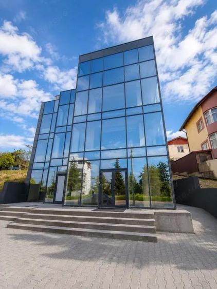 Cladire semicentrala - parcare proprie - 2