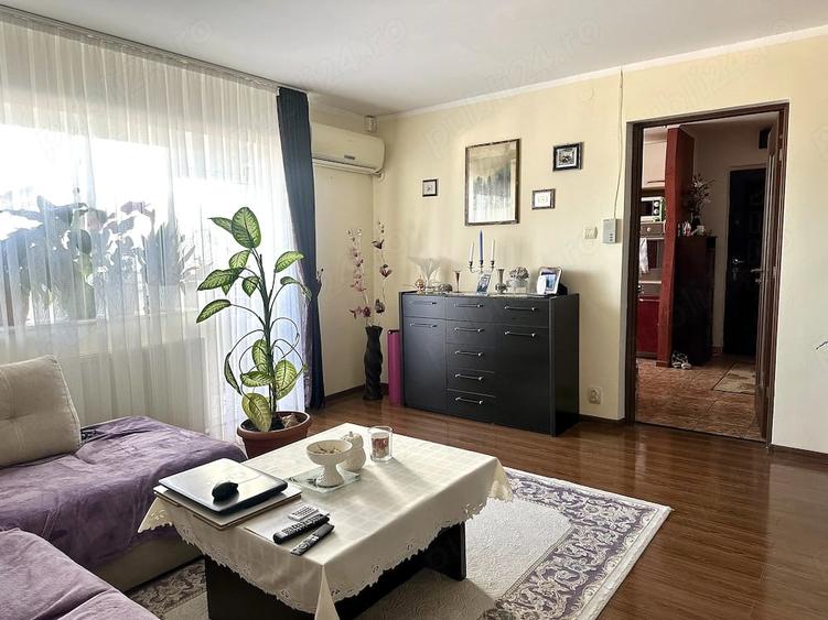 Apartament cu 3 camere semidecomandat în Govândari
