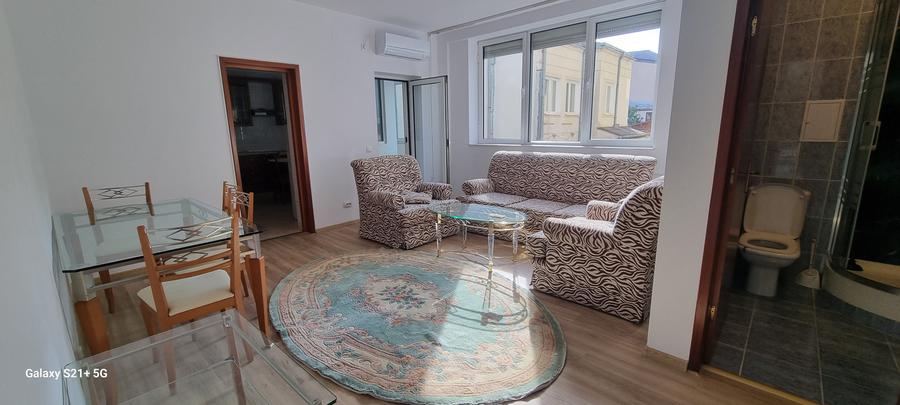 Apartament cu 3 camere decomandat în Dorobanți