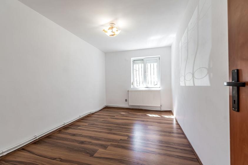 Apartament cu 3 camere semidecomandat în Central