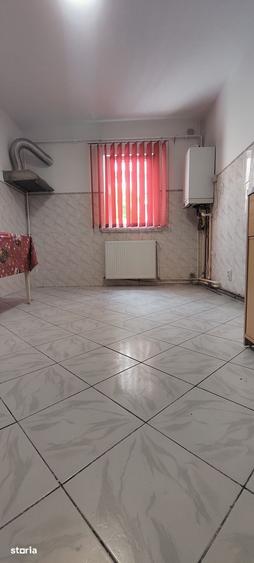 Apartament cu 3 camere decomandat în 1 Mai