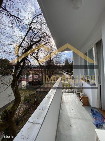 Apartament cu 3 camere semidecomandat în Central