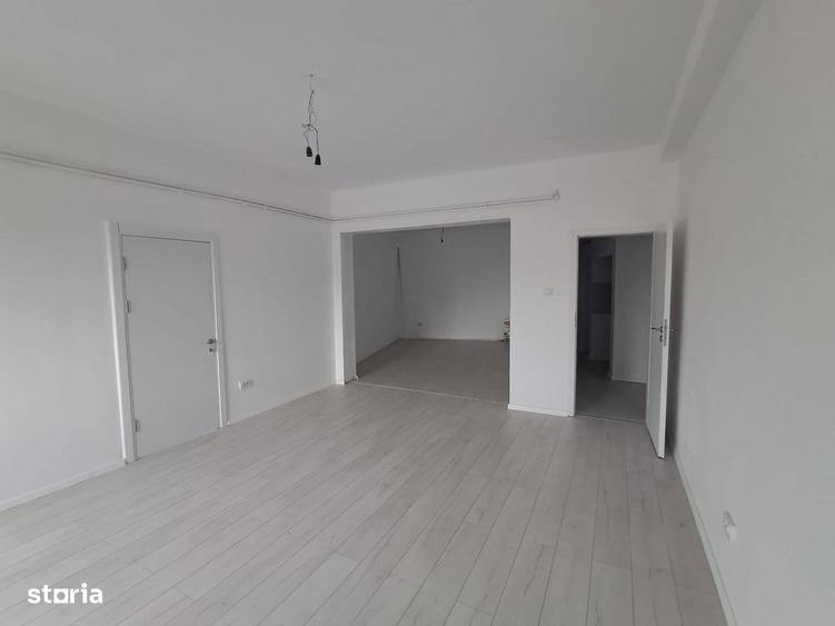 Apartament cu 5 camere decomandat în Moșilor