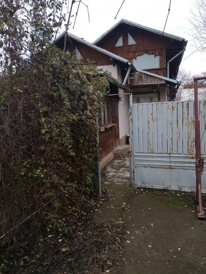 Casă cu 3 camere cu Teren 950 Mp în Hăbud