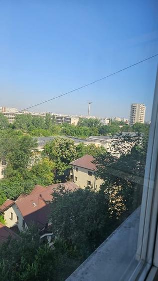 Apartament cu 3 camere decomandat în Titan