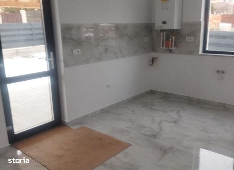 Casă cu 4 camere în Valea Adâncă