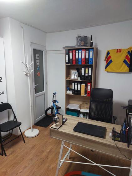 Casă cu 4 camere decomandat în Central