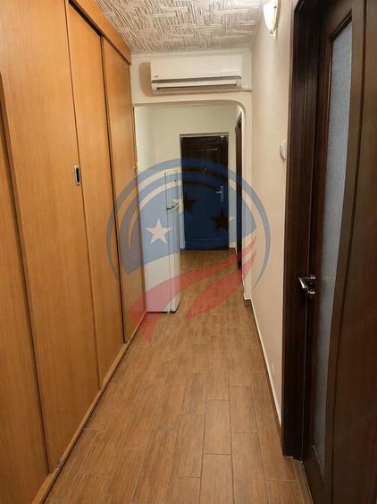 Apartament cu 3 camere decomandat în Rovine