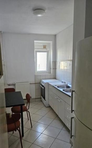 Apartament cu 3 camere decomandat, mobilat în Tineretului