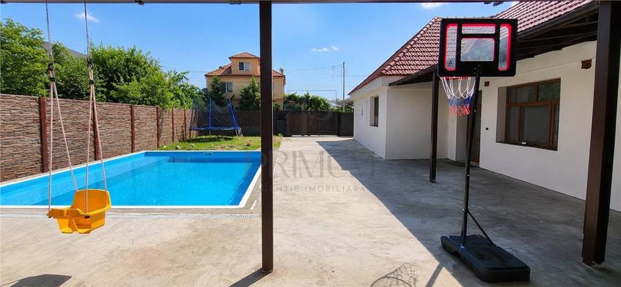 Casă individuală cu 5 camere cu Piscina în Plopi