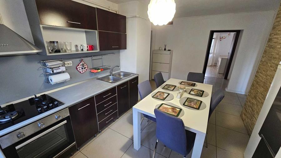 Apartament cu 3 camere decomandat în Cornetu